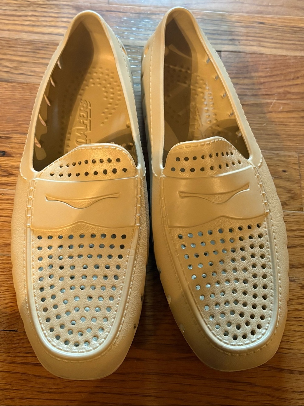 Floafers Men’s “Country Club”, Beige, Size 10, EUC
